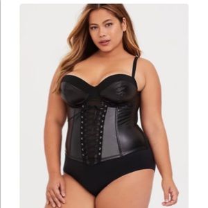 Torrid NWT faux leather size 1.